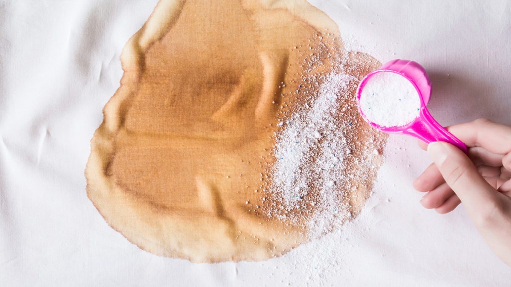 7 Effective Ways to Remove Stains from White Clothes 2 remove stains from white clothes