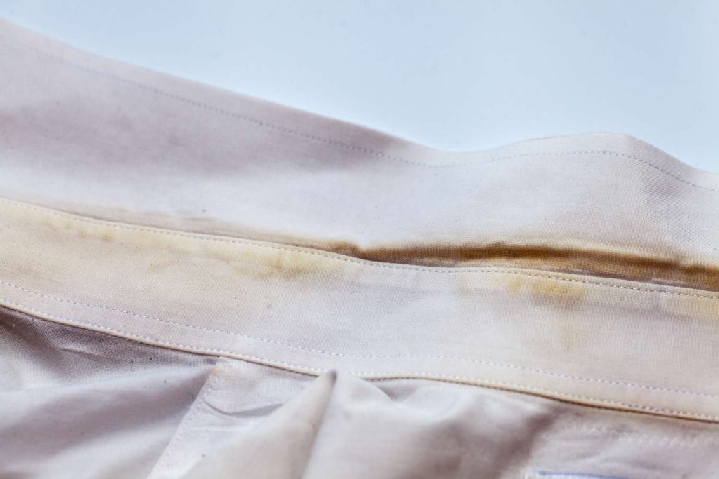 How Dry Cleaning Removes Yellow Stains from White Clothes 2 How Dry Cleaning Removes Yellow Stains from White Clothes